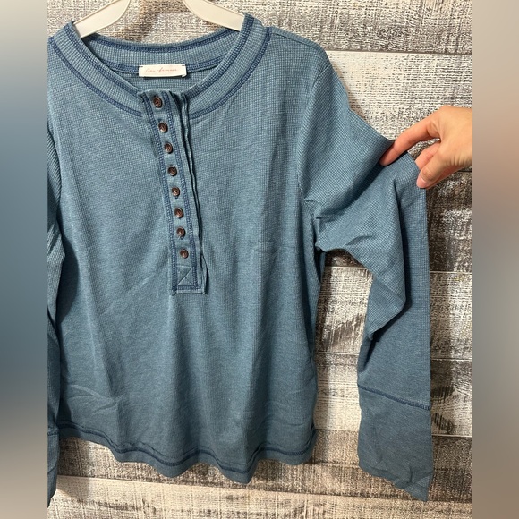 Henley Style Longsleeve - Picture 2 of 3